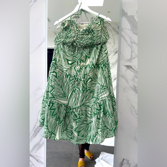 Vacation Vibes!!! 
Ruched crop top and skirt set in palm tree green design - Picture 2 of 8